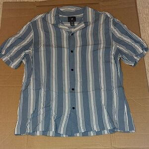 H&M Blue and White Striped Short-Sleeve Button-Up Shirt